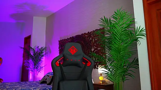 ambarEvans online show from December 1, 8:09 pm