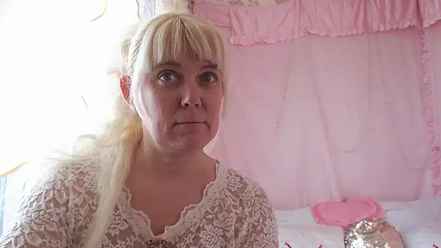 Snapshot of SunnySylvia chatting on January 19, 8:29 am SunnySylvia online show from January 19, 8:29 am