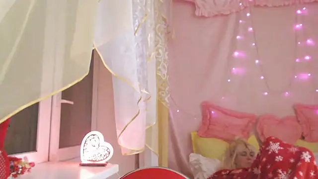 Snapshot of SunnySylvia chatting on February 15, 8:27 pm SunnySylvia online show from February 15, 8:27 pm