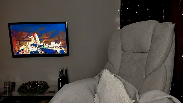 SeasonalSomeone online show from January 28, 9:50 pm