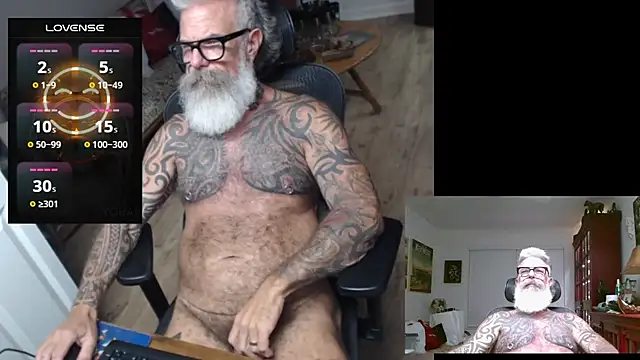 Snapshot of njdbear chatting on July 31, 2:44 am njdbear online show from July 31, 2:44 am