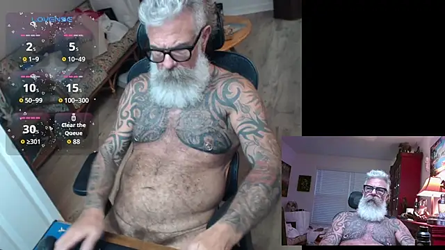 Snapshot of njdbear chatting on August 3, 12:09 am njdbear online show from August 3, 12:09 am