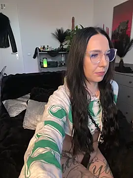 Trixie-Tainted online show from March 3, 4:46 pm