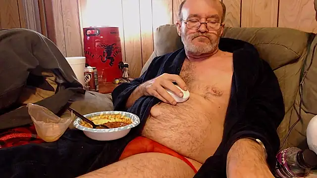 Snapshot of snickers1 chatting on November 28, 2:31 pm snickers1 online show from November 28, 2:31 pm