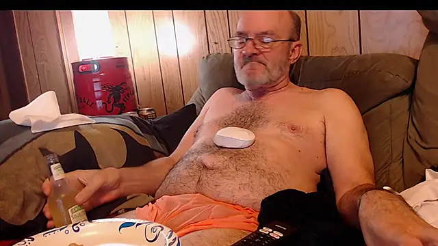 Snapshot of snickers1 chatting on February 22, 5:30 am snickers1 online show from February 22, 5:30 am