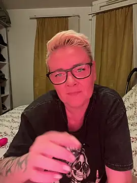 Snapshot of Gizzithehotone chatting on February 27, 6:08 pm Gizzithehotone online show from February 27, 6:08 pm