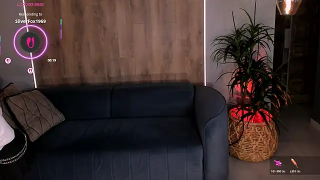 DannieSmith1 online show from April 11, 9:19 pm