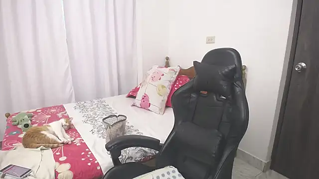 yeslluisa online show from March 19, 8:35 pm