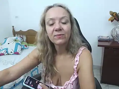 Snapshot of yeslluisa chatting on July 30, 10:58 am yeslluisa online show from July 30, 10:58 am