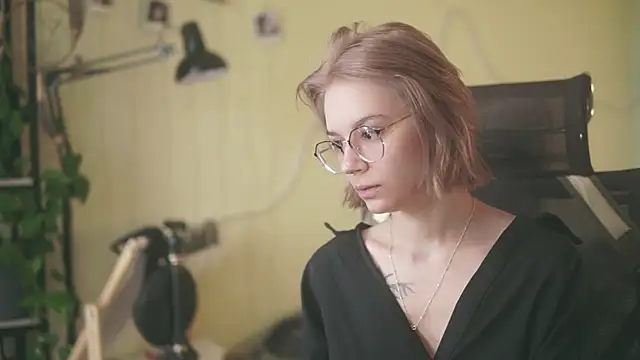 alyssa sweet online show from June 2, 4:47 am