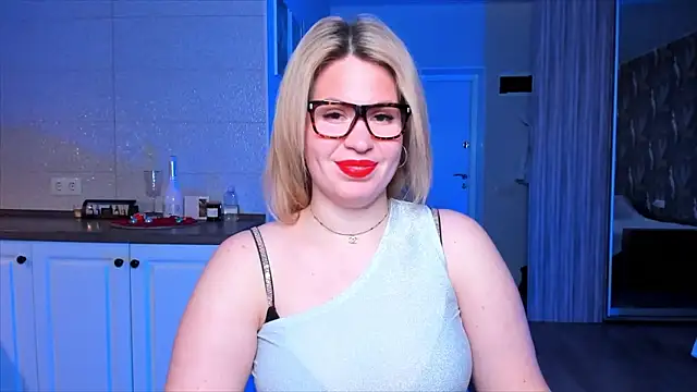 HotTiffani online show from January 18, 6:39 am