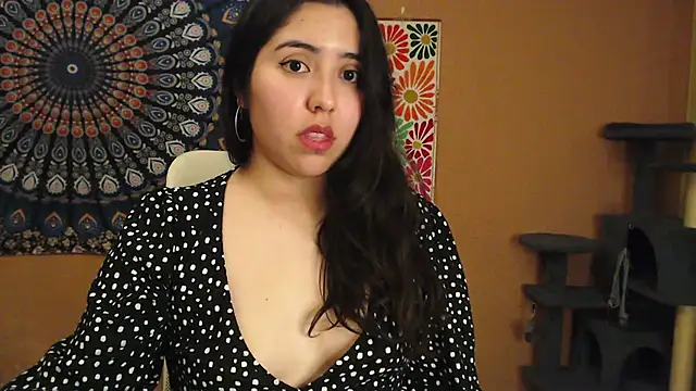 Snapshot of IntimateTales chatting on January 5, 8:10 pm IntimateTales online show from January 5, 8:10 pm