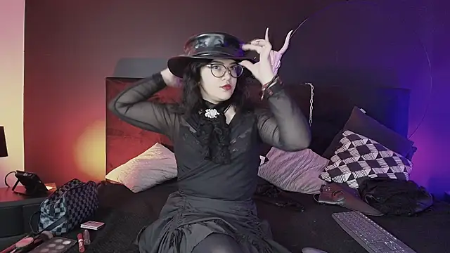  Jade 16 online show from October 31, 11:55 am