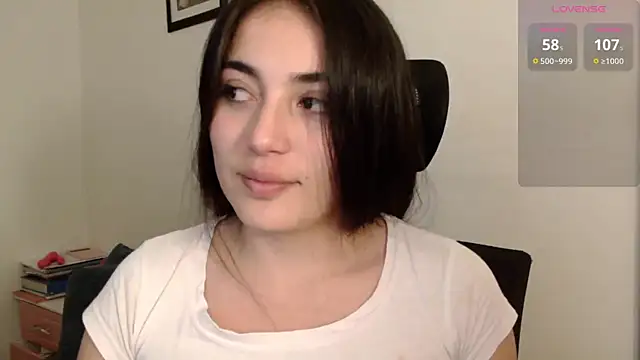 Snapshot of Honey_Aynur20 chatting on January 8, 12:06 am Honey Aynur20 online show from January 8, 12:06 am