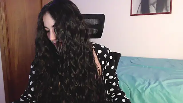 Snapshot of Honey_Aynur20 chatting on September 18, 5:04 pm Honey Aynur20 online show from September 18, 5:04 pm