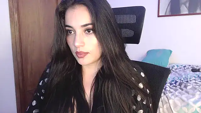 Snapshot of Honey_Aynur20 chatting on October 14, 6:20 pm Honey Aynur20 online show from October 14, 6:20 pm