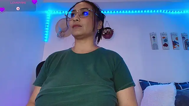 JuliRamirez online show from January 28, 12:36 am