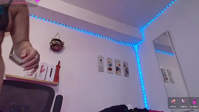 JuliRamirez online show from March 14, 9:43 pm