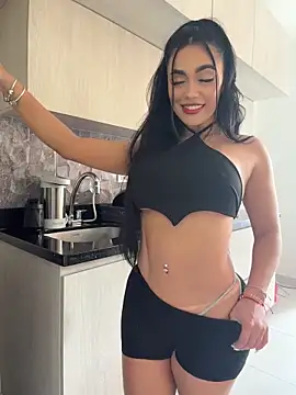 Snapshot of emma_andrew1 chatting on February 24, 4:27 pm emma andrew1 online show from February 24, 4:27 pm