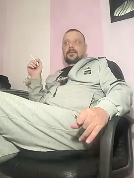 Snapshot of DanielOhCool chatting on December 16, 12:27 pm DanielOhCool online show from December 16, 12:27 pm