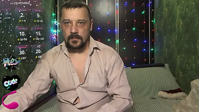 Snapshot of DanielOhCool chatting on December 28, 8:25 pm DanielOhCool online show from December 28, 8:25 pm