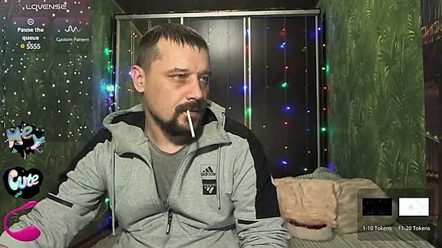 Snapshot of DanielOhCool chatting on December 29, 1:49 pm DanielOhCool online show from December 29, 1:49 pm