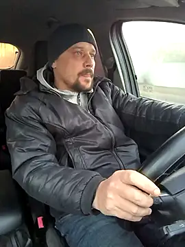 Snapshot of DanielOhCool chatting on February 13, 2:52 pm DanielOhCool online show from February 13, 2:52 pm