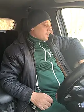 Snapshot of DanielOhCool chatting on February 19, 10:34 am DanielOhCool online show from February 19, 10:34 am