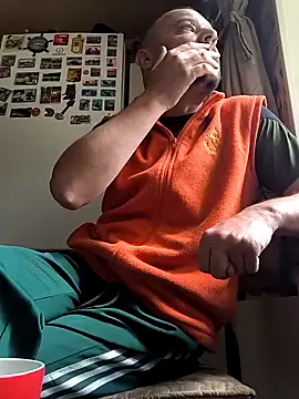 Snapshot of DanielOhCool chatting on September 20, 8:37 am DanielOhCool online show from September 20, 8:37 am