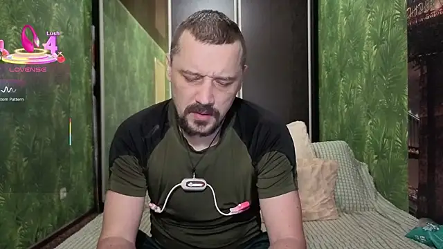 Snapshot of DanielOhCool chatting on October 11, 7:07 am DanielOhCool online show from October 11, 7:07 am