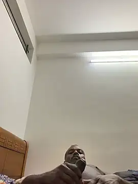 Snapshot of strongguyindia chatting on February 19, 7:21 pm strongguyindia online show from February 19, 7:21 pm