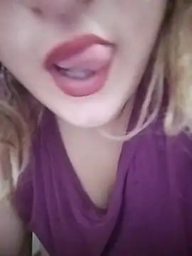 Snapshot of SWEETLUNA077 chatting on September 15, 8:20 pm SWEETLUNA077 online show from September 15, 8:20 pm