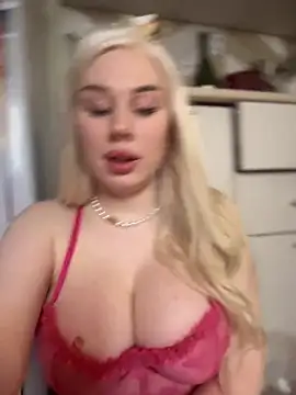 Snapshot of LaraHollywood chatting on January 19, 7:36 am LaraHollywood online show from January 19, 7:36 am