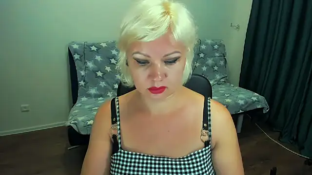 Snapshot of Angelaroberti3 chatting on September 26, 5:06 pm Angelaroberti3 online show from September 26, 5:06 pm