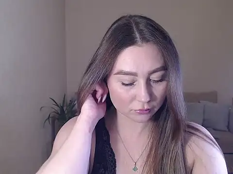 Snapshot of marishaarimova chatting on May 3, 7:47 am marishaarimova online show from May 3, 7:47 am