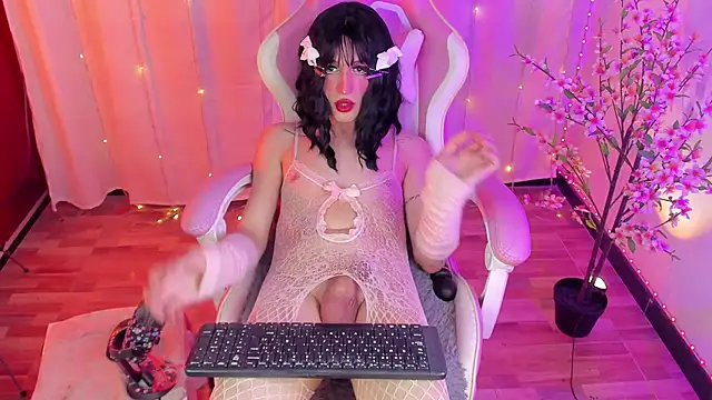 Snapshot of rosseblondee chatting on July 5, 8:27 pm rosseblondee online show from July 5, 8:27 pm