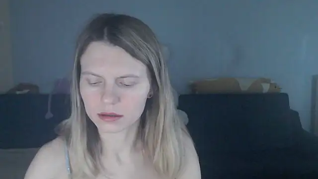 Snapshot of night_is_dark chatting on March 20, 10:25 pm night is dark online show from March 20, 10:25 pm