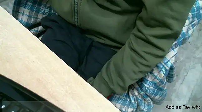 Snapshot of desioldguy chatting on December 30, 4:20 am desioldguy online show from December 30, 4:20 am