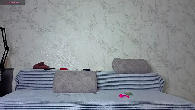 Snapshot of sweeetgirls2021 chatting on October 4, 3:04 am sweeetgirls2021 online show from October 4, 3:04 am