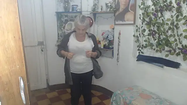 FunnyGrandma online show from June 3, 1:52 am