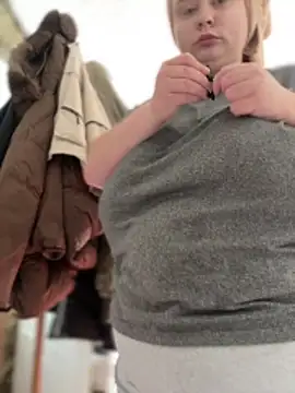 Model9798 online show from March 26, 8:09 am