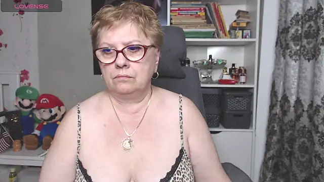 Snapshot of Mella4you chatting on November 27, 10:17 am Mella4you online show from November 27, 10:17 am