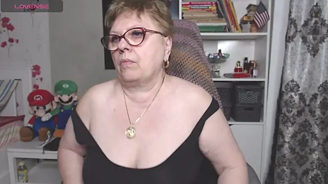 Snapshot of Mella4you chatting on February 17, 9:50 am Mella4you online show from February 17, 9:50 am
