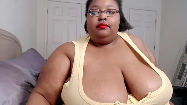 Snapshot of Loves_Aura chatting on February 7, 12:53 am Loves Aura online show from February 7, 12:53 am