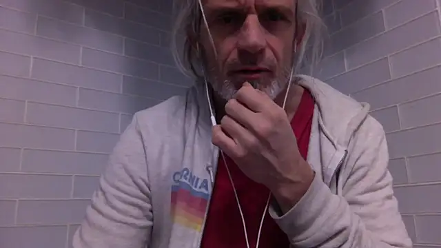 Snapshot of readyforfunxxx chatting on December 11, 11:08 am readyforfunxxx online show from December 11, 11:08 am