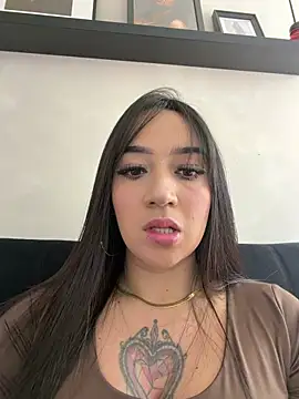 Snapshot of EmmyEvans1 chatting on March 6, 7:43 pm EmmyEvans1 online show from March 6, 7:43 pm