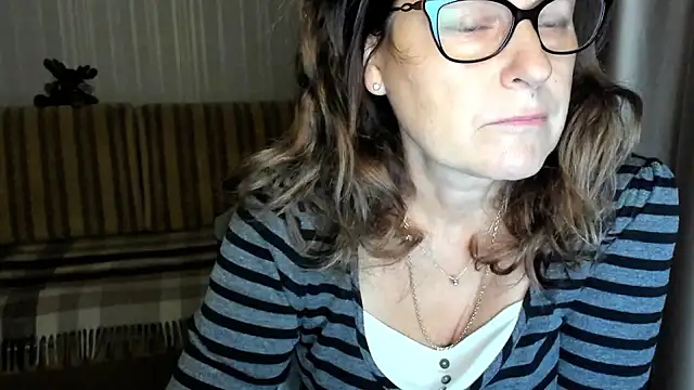 lauraoven online show from October 27, 2:43 pm