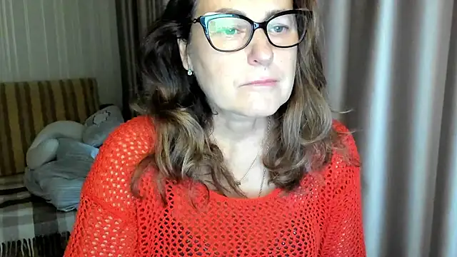 lauraoven online show from November 6, 7:31 am