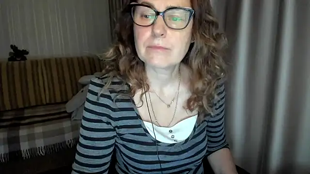 Snapshot of lauraoven chatting on January 16, 7:45 am lauraoven online show from January 16, 7:45 am