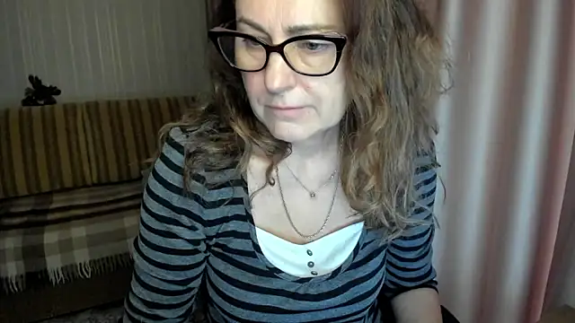 Snapshot of lauraoven chatting on January 17, 8:41 am lauraoven online show from January 17, 8:41 am